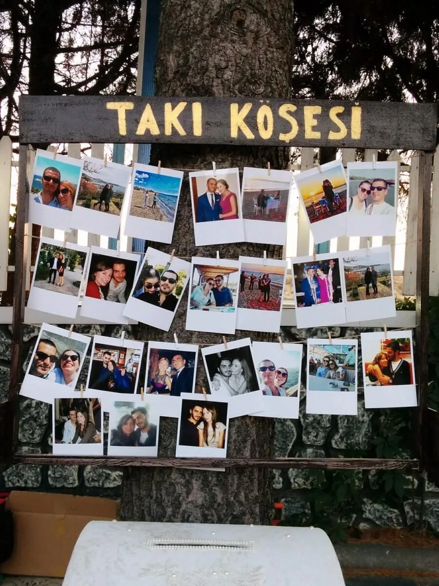 Davet için hazırlanan fotoğraf anıları